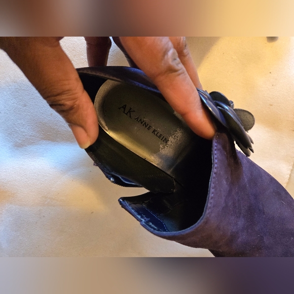 Anne Klein Women's  Shoes Suede  Purple  Zip Up Ankle Boots With flower Size 10M - Picture 3 of 15